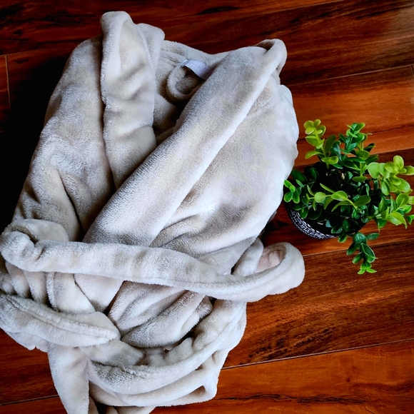 SUMMER & ROSE Plush Hooded Bathrobe /L-XL - Picture 5 of 8